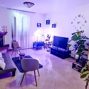Charlie's Arezzo-appartamento-b&b Con Parcheggio Privato- Citta Del Natale 2023 - Centro Fiere E Congressi- Mercatini Natale Casa Di Babbo Natale E Villaggio Tirolese 2023 Appartamento Arezzo